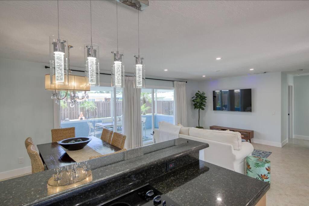 Paradise 4 Min To The Beach With Private Heated Pool Deerfield Beach Exterior photo